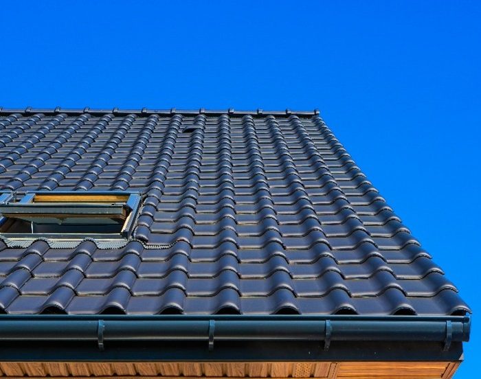 How Does Warm Weather Impact Roof Replacement Efficiency?